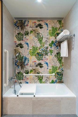 room detail thumbnail 2