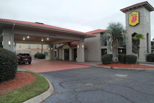 Super 8 by Wyndham Savannah, Savannah