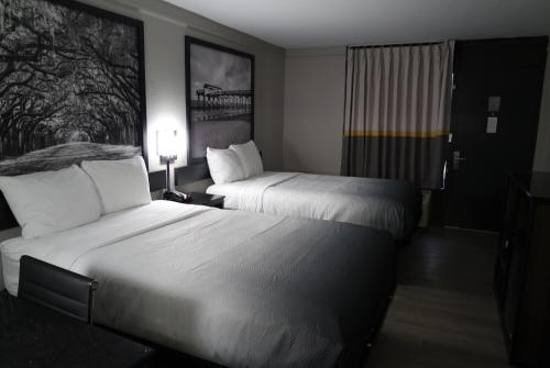 La Quinta Inn by Wyndham Savannah I-95 - image 11