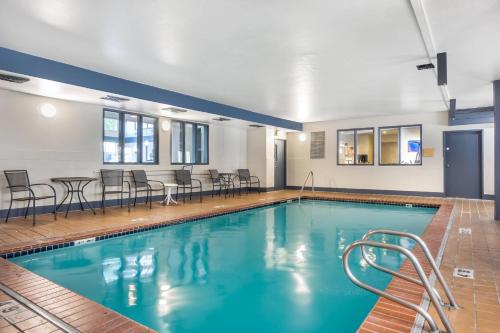 泳池, 凱富酒店 - 西雅圖費德勒爾韋 (Comfort Inn Federal Way - Seattle) in 華盛頓費德勒爾韋 (WA)