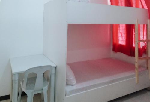RedDoorz @ Rachael Pension House in Santander