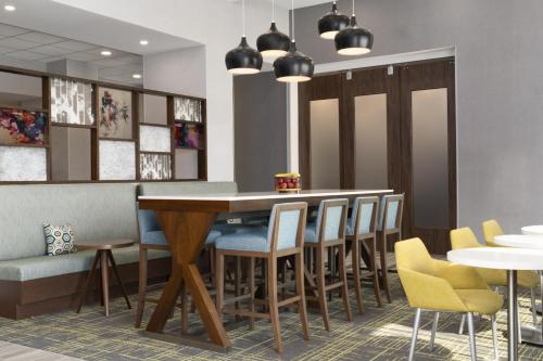 Hampton Inn & Suites by Hilton Somerset - 식음료(F&B)
