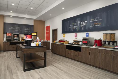 Hampton Inn & Suites by Hilton Somerset - 식음료(F&B)