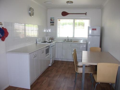 Kitchen, Tomaree Lodge in Port Stephens