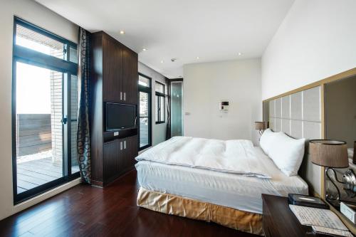 Deluxe Apartment with view image 1