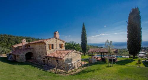 Tenuta Angelici Winery Agriturismo Henni with pool sauna and jacuzzi Cortona in Cortoreggio