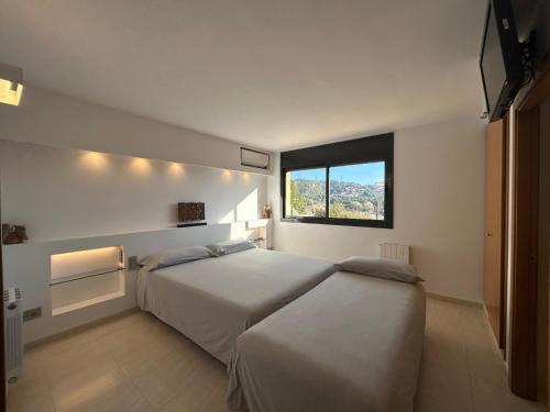 House for 8-14 people 25 min from Barcelona, Montserrat, Sitges, Penedes, Sant Cugat gîte à louer Sant Esteve Sesrovires