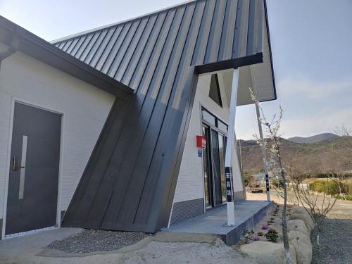 Gyeongju Kkotdeungchae Pension in Angang-eup