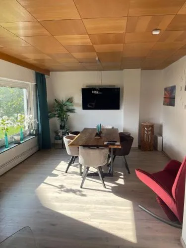 Stilvolle 90qm Wohnung mit Wintergarten in Hungen, Deutschland