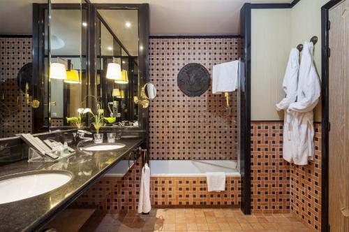 room detail thumbnail 2