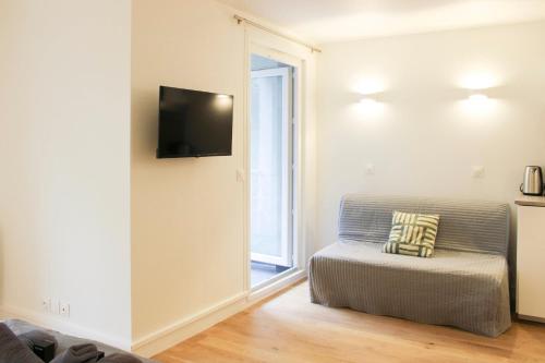 Charming bright studio in the heart of Paris - image 8