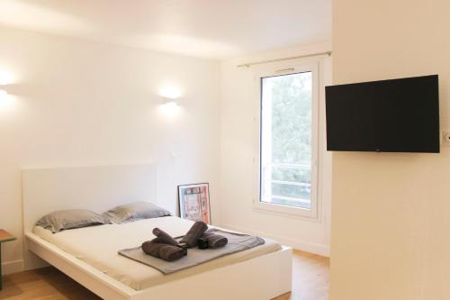 Charming bright studio in the heart of Paris - image 11