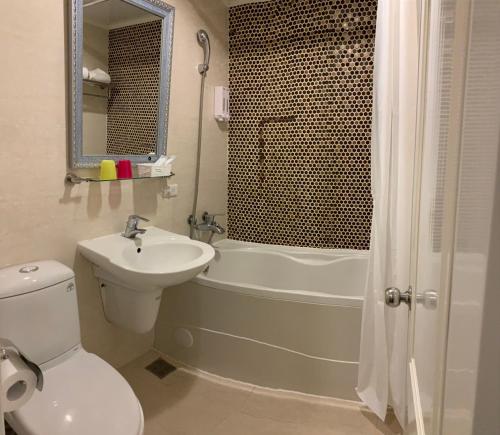 room detail thumbnail 2