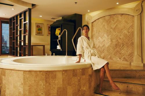 บริการและสิ่งอำนวยความสะดวก, โรงแรมเดวิส (Davis Hotel) near สถานีรถไฟฟ้าใต้ดินศูนย์การประชุมแห่งชาติสิริกิติ์