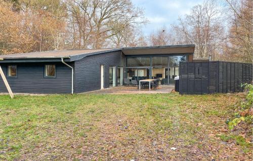 Beautiful Home In Hadsund With Wifi – khách sạn tại Helberskov