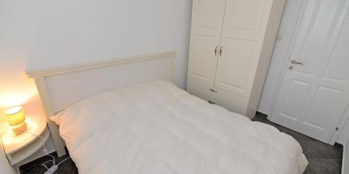 Mariana B4 - image 7