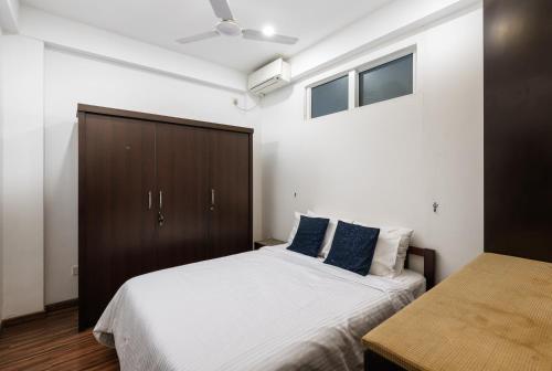 Seaview Apartment - image 9