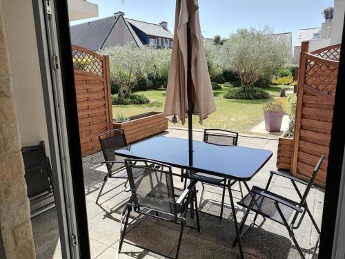 Appartement 2 chambres avec terrasse au centre de PERROS-GUIREC - Réf 560 – khách sạn tại Keruncun