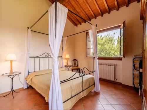 Apartment in Laterina with garden in Laterina