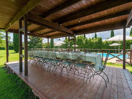 Tesis özellikleri, Apartment in Laterina with garden in Laterina