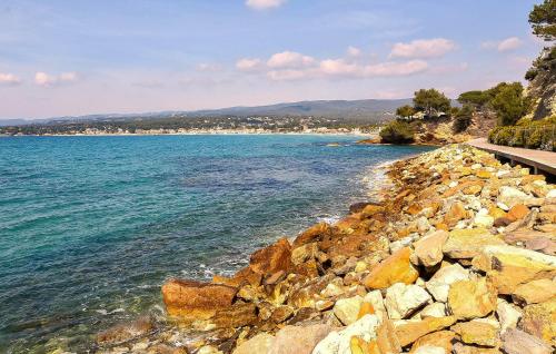 Awesome Home In Six-Fours-Les-Plages - image 2