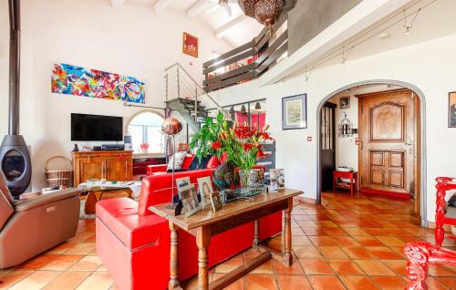 Awesome Home In Six-Fours-Les-Plages - image 3