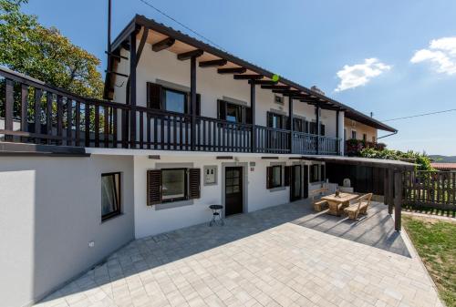 Ieeja, Vila Sistiana in Kopacnica