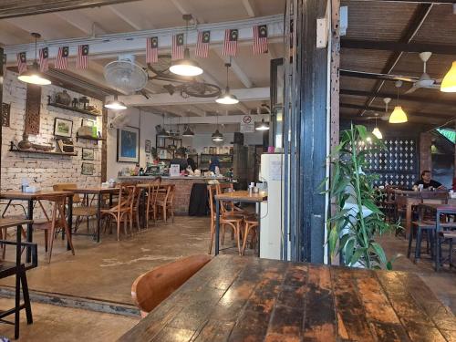 Restaurant, Rareheart Guesthouse in Kuala Terengganu
