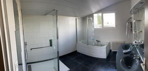 SWEET HOMES Cognac chambre privée confortable n1 (SWEET HOMES Cognac chambre privee confortable n1) in Chateaubernard