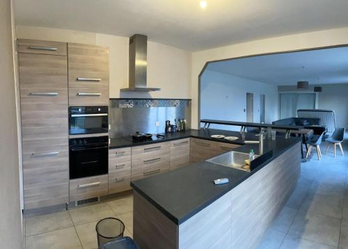 SWEET HOMES Cognac chambre privée confortable n1 (SWEET HOMES Cognac chambre privee confortable n1) in Chateaubernard