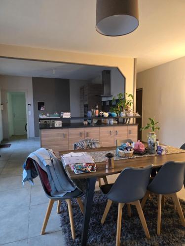 SWEET HOMES Cognac chambre privée confortable n1 (SWEET HOMES Cognac chambre privee confortable n1) in Chateaubernard