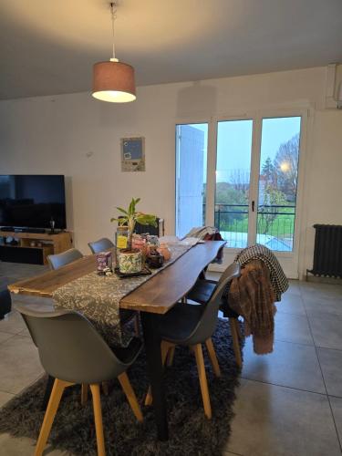 SWEET HOMES Cognac chambre privée confortable n1 (SWEET HOMES Cognac chambre privee confortable n1) in Chateaubernard