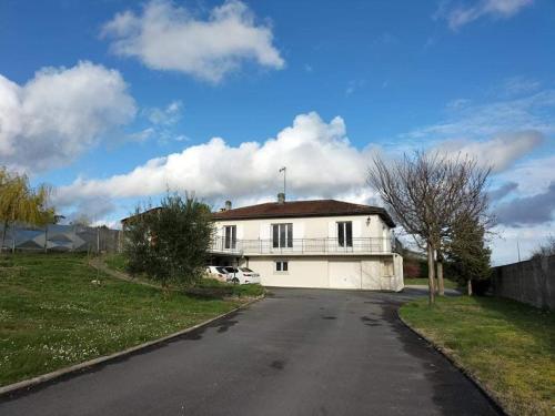 SWEET HOMES Cognac chambre privée confortable n1 (SWEET HOMES Cognac chambre privee confortable n1) in Chateaubernard