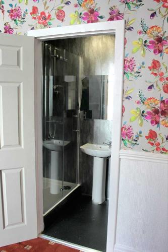 Belroy Hotel - image 12