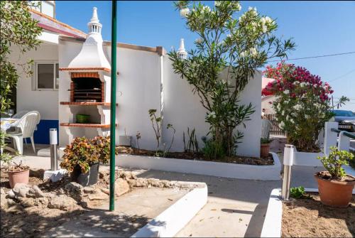 Blife Lucelya private rooms at Faro beach in Ludo