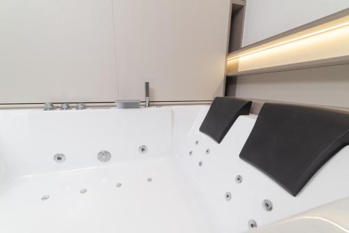 Гидромассажная ванна, La Conchiglia Rooms - Salerno in Салерно