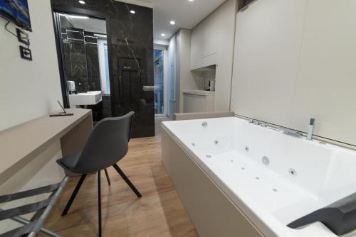Гидромассажная ванна, La Conchiglia Rooms - Salerno in Салерно