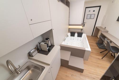 Гидромассажная ванна, La Conchiglia Rooms - Salerno in Салерно
