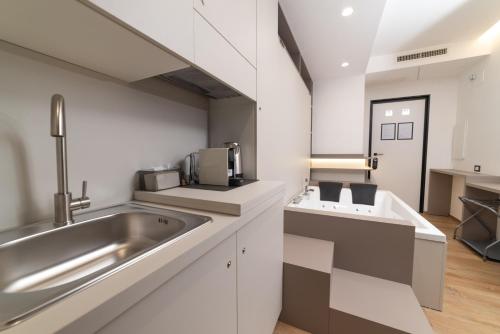 Гидромассажная ванна, La Conchiglia Rooms - Salerno in Салерно