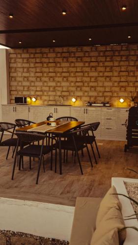 Wadi Bani Khalid-Al Joud Green hostel A-Frame Cabin in Al Wasil