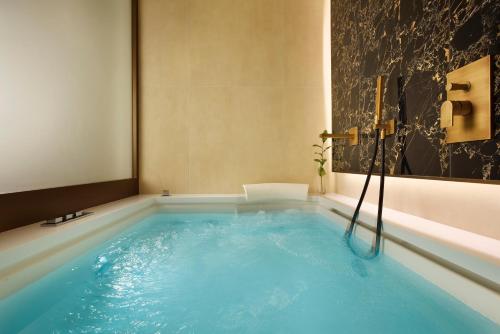Hot tub, FH Grand Hotel Palatino in Monti
