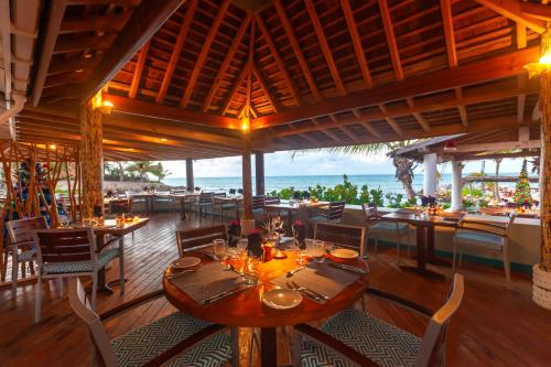 Restoranas, Ocean Point Beach Resort & Spa Adults Only in Sent Džonsas