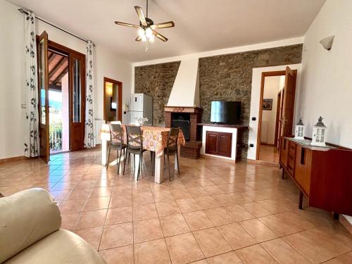 2 bedrooms, 4 beds