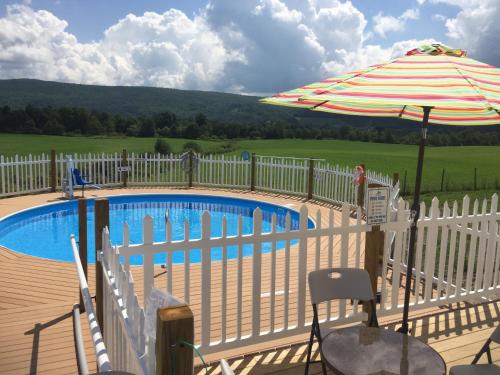 Peldbaseins, Apple Inn and Suites Cooperstown Area in Milforda (NY)