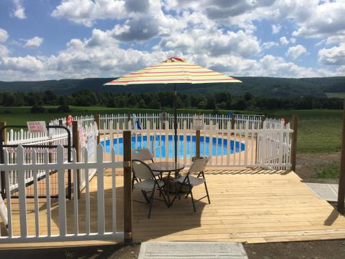 Peldbaseins, Apple Inn and Suites Cooperstown Area in Milforda (NY)