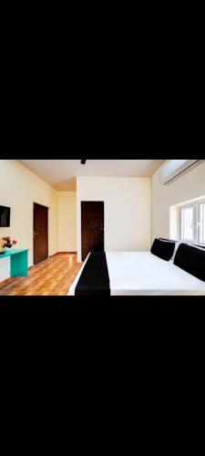 Hotel RR palace iyyapanthangal near Ramachandra hospital – khách sạn tại Poonamallee