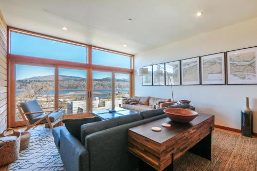 ALOFT, Hood River