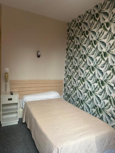 1 twin bed