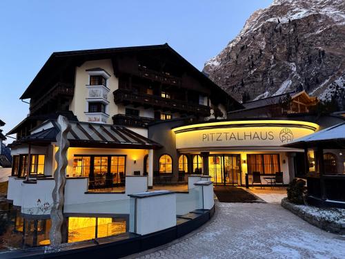 Tieflehner Hof Pitztalhaus Hotel in St. Leonhard im Pitztal, Österreich
