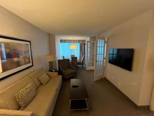 Cambridge Suites Toronto - image 5